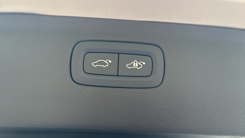 Volvo XC90 2.0 T8 PHEV Ultra Dark 5dr AWD Geartronic Estate